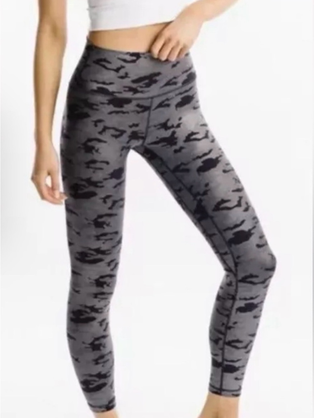 ZYIA Silver Camo Supreme Hi-Rise 7/8 24" | Size 4 | NWT